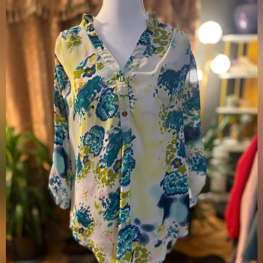 LUXMI Floral Button-Up Blouse size L